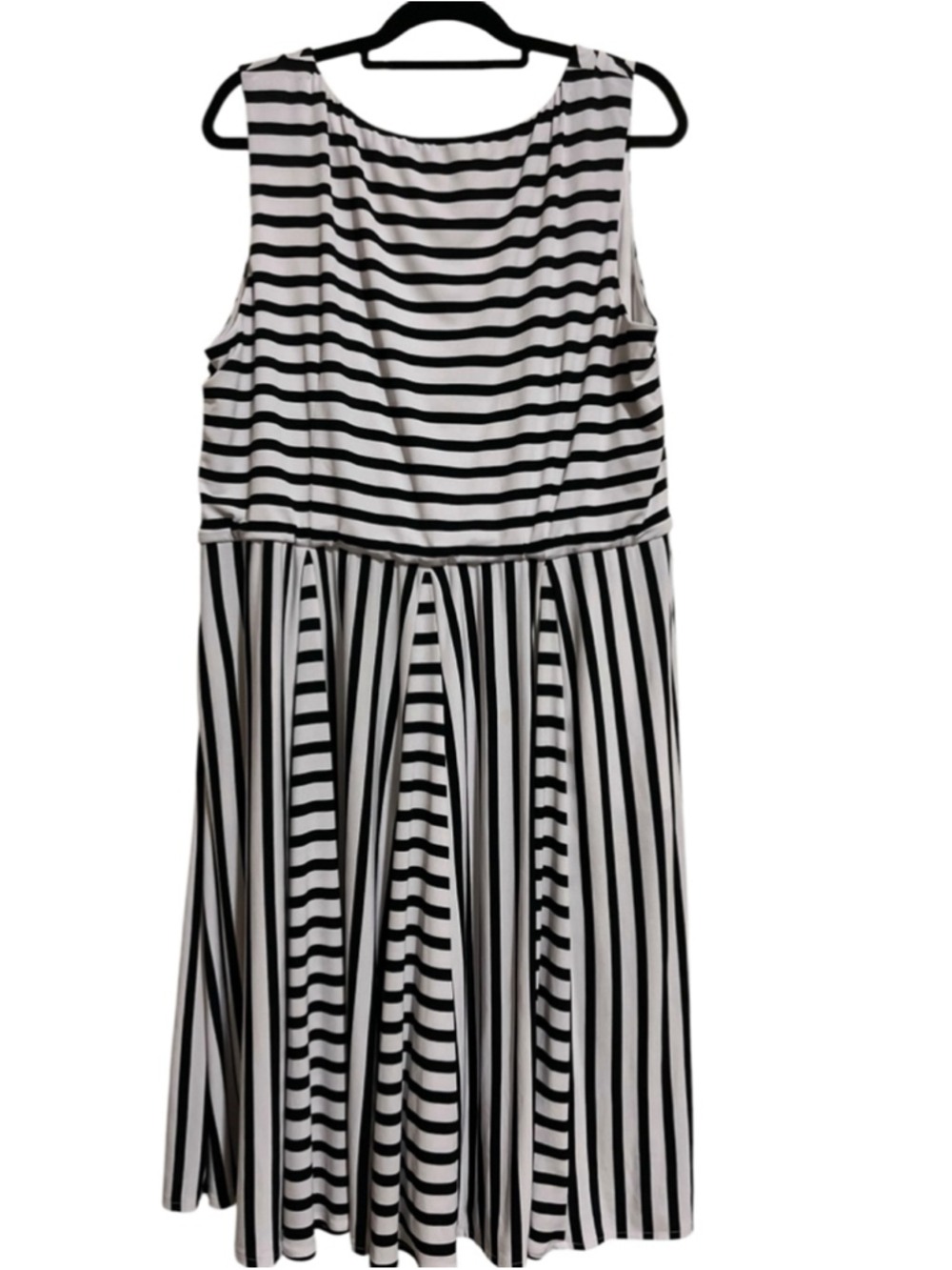 EUC Women's Alfani Plus Size 22W Black & White Striped Sleeveless Dress - Picture 2 of 6
